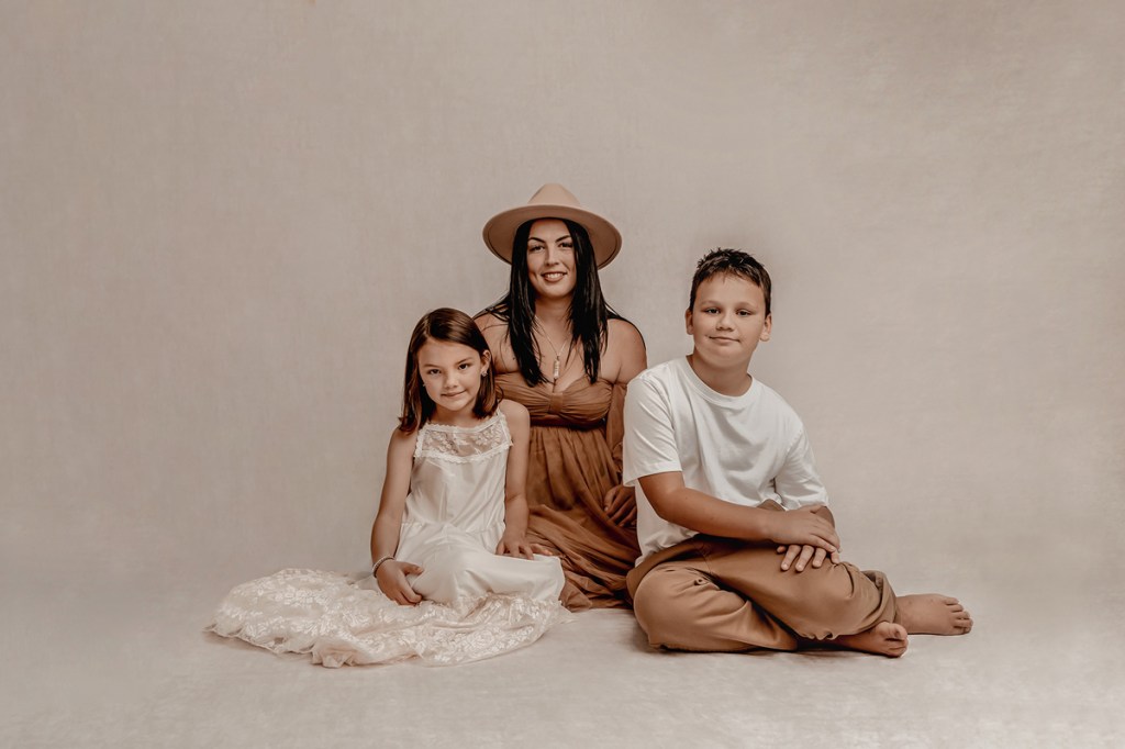 Whangarei Family Photographer. Best Whangarei Photorapher. Whangarei Beach. Olivia Gundry Photography. Family Portrait Whangarei