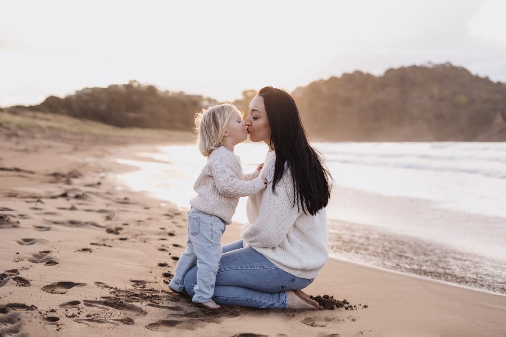 Whangarei Family Photographer. Best Whangarei Photorapher. Whangarei Beach. Olivia Gundry Photography. Family Portrait Whangarei